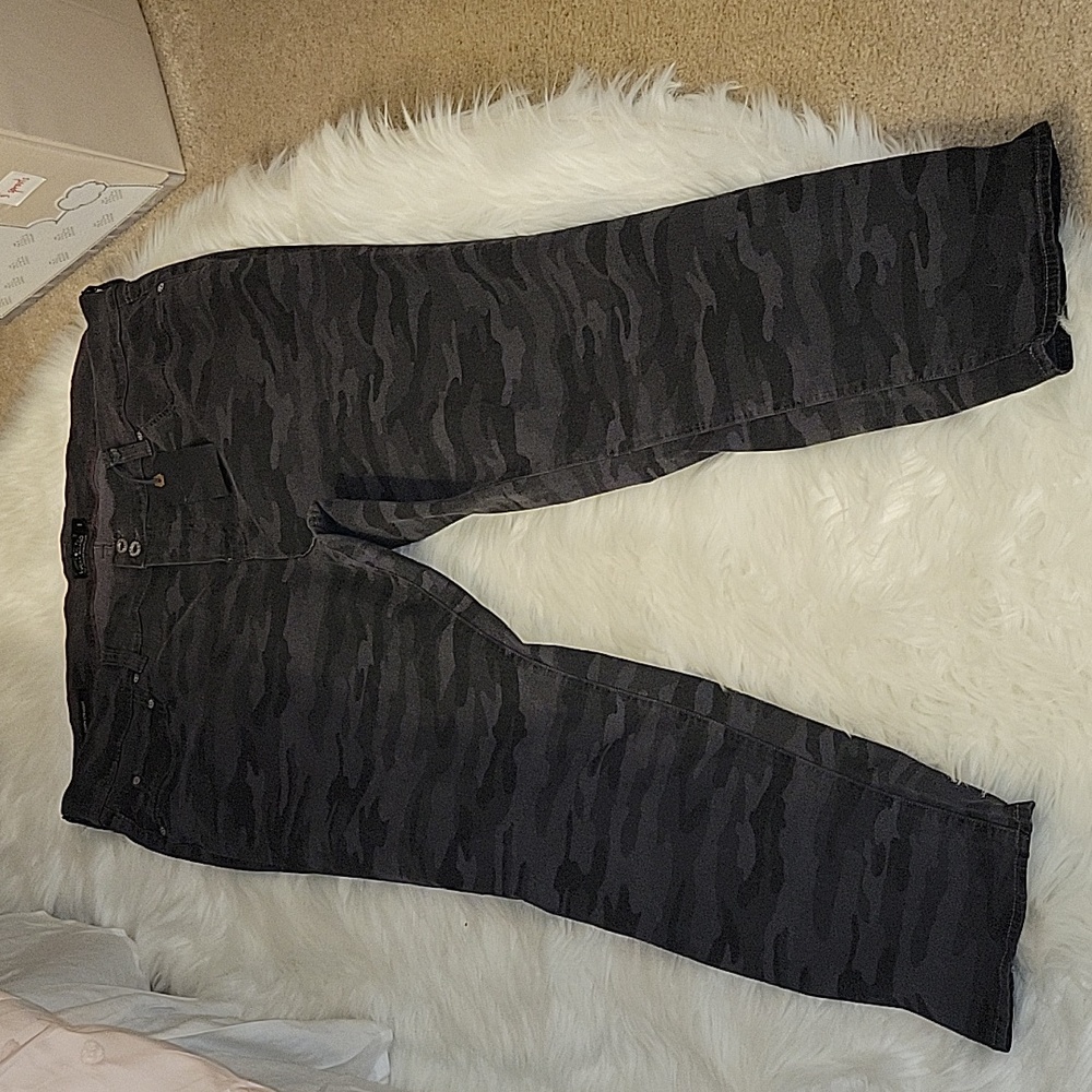LUCKY BRAND EMMA Straight grey camo jean Echo stretch CurvyFit midrise 24W NEW…